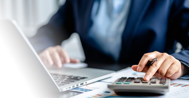Close up view of Businesswomen or Accountants using calculator and a laptop computer to analyze business report graphs and finance charts at the workplace, financial and investment concept. sirichai - stock.adobe.com