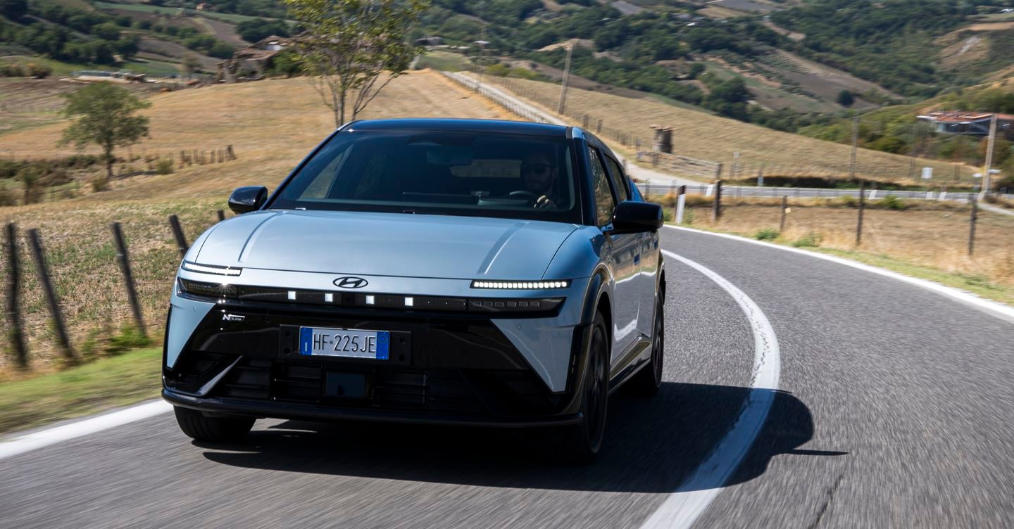 Hyundai Ioniq 3, com’è e come va il suv compatto ed elettrico