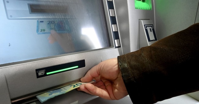 EURO DENARO CONTANTE CONTANTI PRELIEVO ATM BANCOMAT BANCONOTE SOLDI 20 VENTI IMAGOECONOMICA