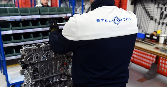 STABILIMENTO STELLANTIS SUSTAINERA CIRCULAR ECONOMY OPERAIO OPERAI INDUSTRIA AUTOMOBILISTICA CATENA DI MONTAGGIO MOTORE ASSEMBLAGGIO AUTOMOBILI AUTOMOBILE PRODUZIONE IMAGOECONOMICA