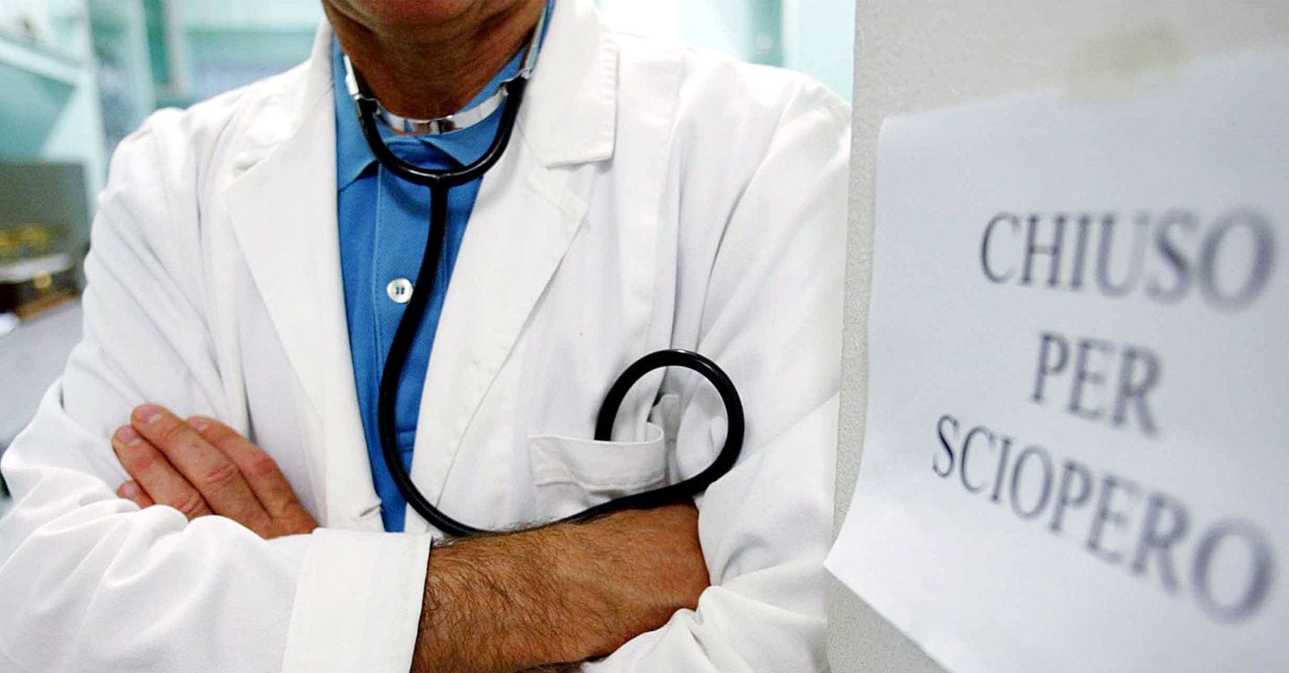 Medici, oggi l’accordo sul contratto: aumenti medi da 560 euro al mese Medici, oggi l’accordo sul contratto: aumenti medi da 560 euro al mese