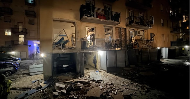 Bergamo, i danni causati dalla violenta esplosione che si è verificata in via Longo, all'interno di una abitazione ANSA