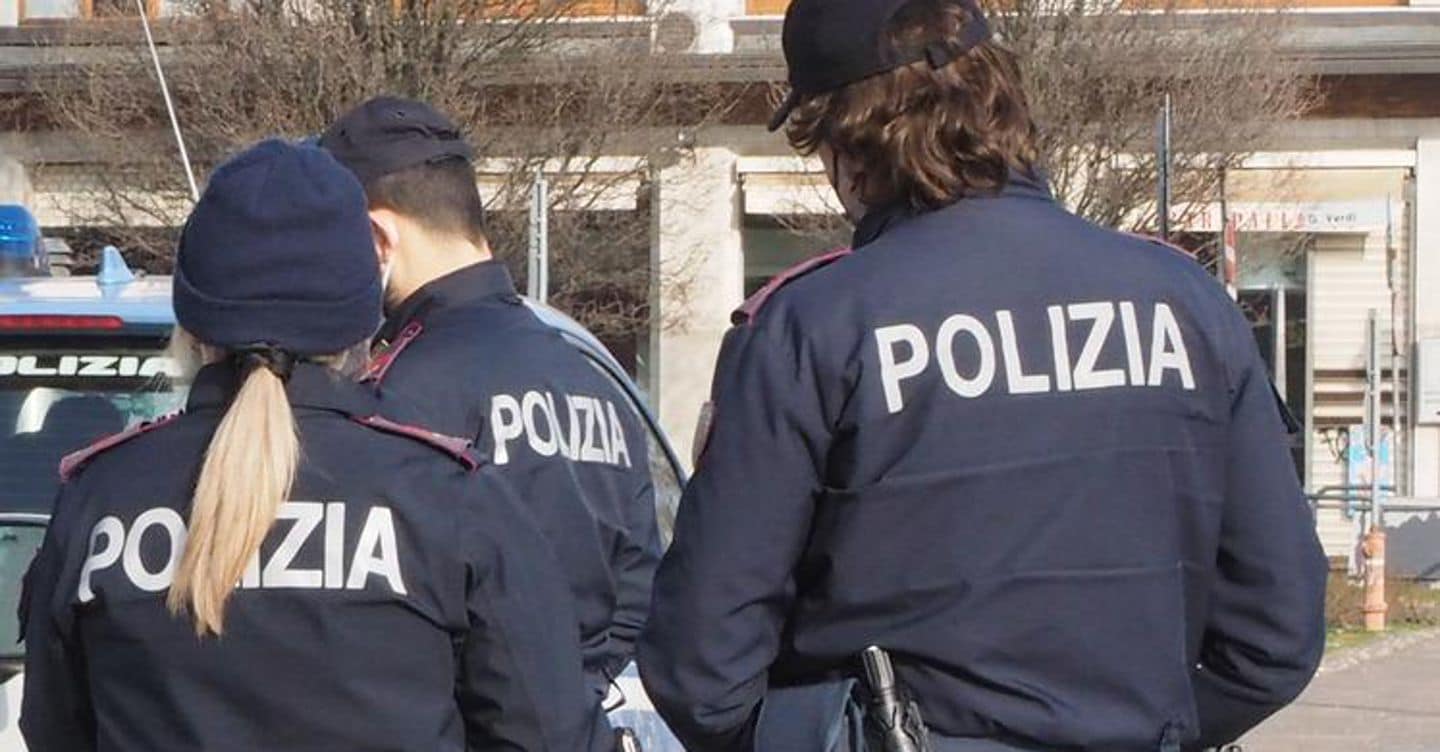 https://i2.res.24o.it/images2010/S24/Documenti/2026/10/07/Immagini/Ritagli/poliziotti-U41088360137QKq-1440x752@IlSole24Ore-Web.jpg