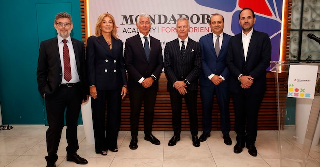 Da sinistra: Gian Mattia Bazzoli, direttore di Focus; Caterina Belletti, Presidente di FS International; Andrea Abodi, Ministro per lo Sport e i Giovani, Carlo Mandelli, Amministratore delegato di Mondadori Media; Emiliano Novelli, CEO di UniversityBox , Riccardo Di Stefano, Vice Presidente Confindustria per l’Education e l’Open Innovation