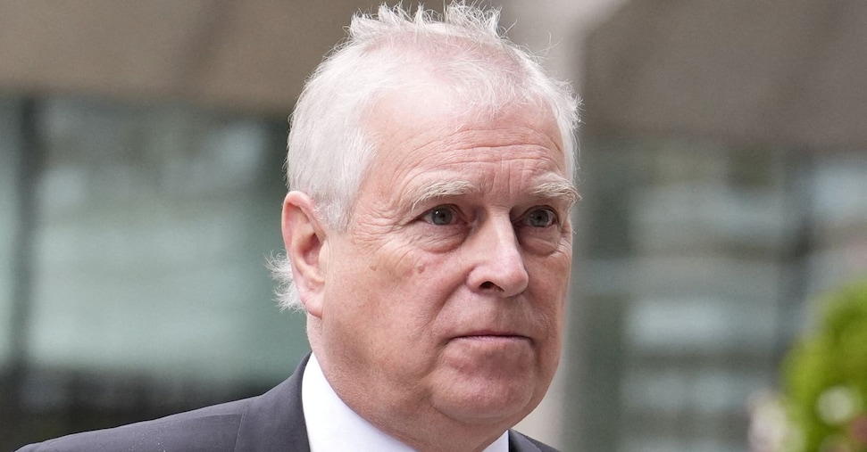 Polizia britannica riconosce l’illegalità delle perquisizioni a casa di Andrea nel caso Epstein