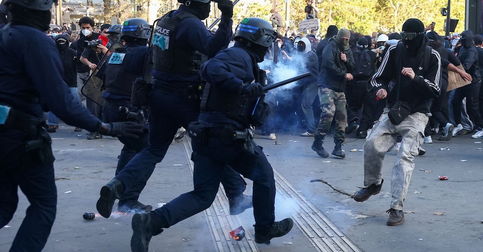 Scontri alla Bastiglia tra studenti e polizia. Presto 3mila supplenti