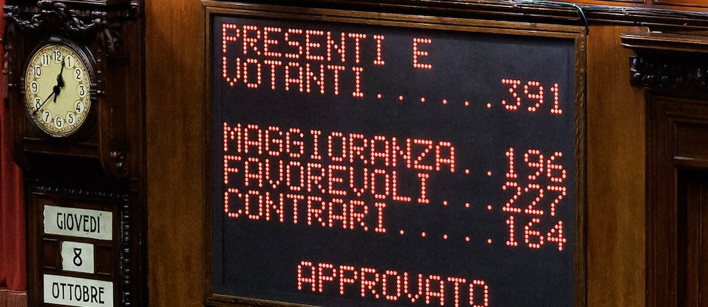 Il tabellone della alla Camera dei deputati l’esito del voto finale sul ddl legge elettorale, Roma, Giovedì 8 ottobre 2026 (Foto Roberto Monaldo / LaPresse)

Electronic display board of the Chamber of Deputies shows the result of the final vote on the electoral law, Rome, Thursday, October 8, 2026 (Photo by Roberto Monaldo / LaPresse) LAPRESSE