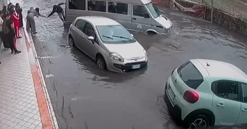 doppia tromba d8217aria a marsala danni e feriti il maltempo continua a imperversare sull8217italia da Ilsole24ore.com doppia tromba d8217aria a marsala danni e feriti il maltempo continua a imperversare sull8217italia