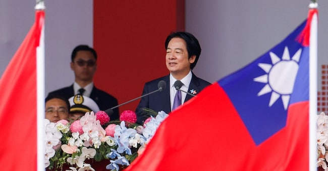 Il presidente di Taiwan Lai Ching-te tiene un discorso durante le celebrazioni per la Festa Nazionale davanti alla sede della Presidenza a Taipei, Taiwan, il 10 ottobre 2026. REUTERS/Ann Wang REUTERS