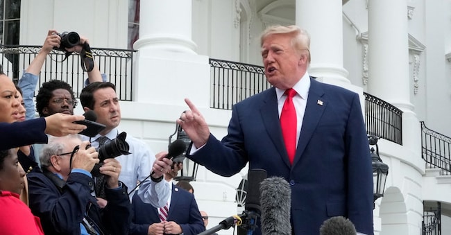 Il presidente degli Stati Uniti Donald Trump parla con i giornalisti prima di salire a bordo del Marine One alla Casa Bianca a Washington, DC, Stati Uniti, il 10 ottobre 2026. REUTERS/Elizabeth Frantz REUTERS