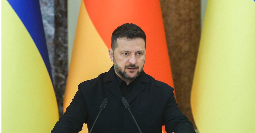 Zelensky: «Bombe su Zaporizhzhia sono il grazie di Putin per revoca sanzioni diesel» Zelensky: «Bombe su Zaporizhzhia sono il grazie di Putin per revoca sanzioni diesel»