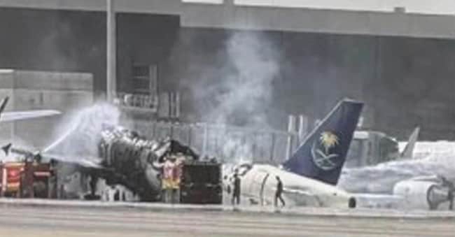 Attacchi degli Houthi all'aeroporto di Riad ANSA