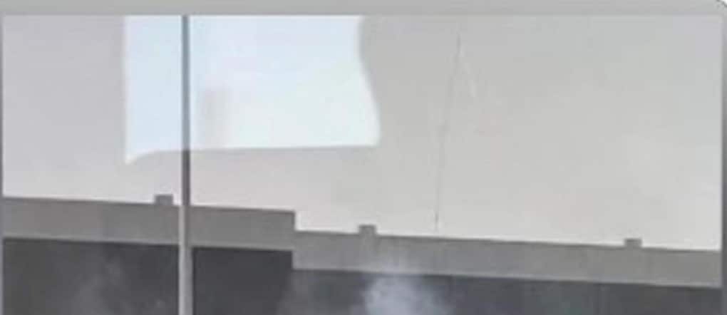 Almeno un aereo ha subito gravi danni all'aeroporto di Riad - come riferito all'Afp da due fonti informate sulla vicenda - a distanza di poche ore da diverse esplosioni udite nella capitale saudita. ANSA