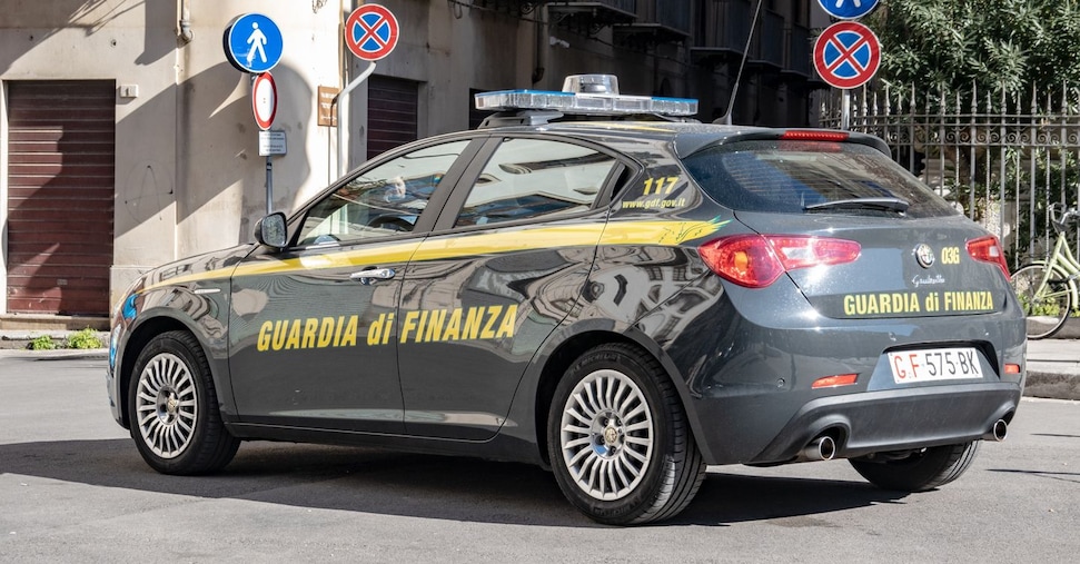 Guardia di Finanza, all’aeroporto di Fiumicino 412 violazioni, 96,7 milioni di euro non dichirati e 2,5 milioni di euro sequestrati