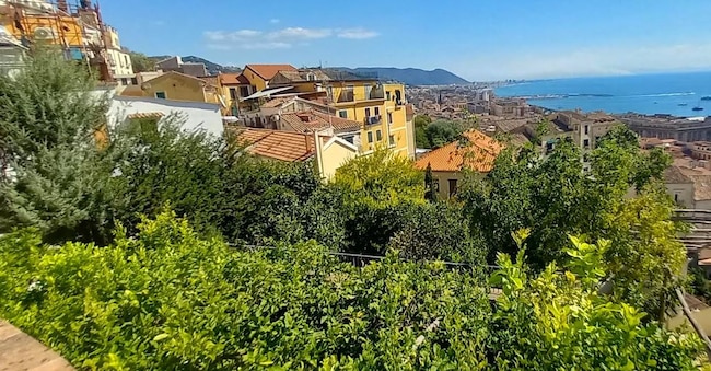 l panorama di Salerno dal Giardino della Minerva