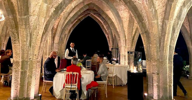 La cena in cripta a Villa Cimbrone in Ravello