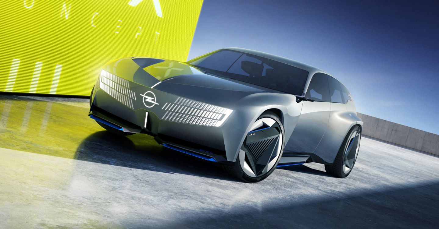 Opel STX Concept, la station wagon del futuro debutta a Parigi Opel STX Concept, la station wagon del futuro debutta a Parigi