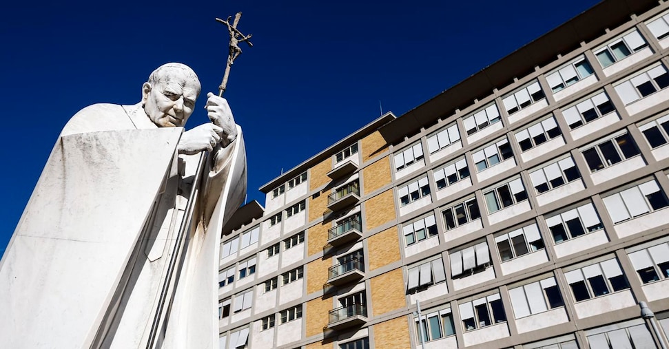 papa in mattinata l8217arrivo al policlinico gemelli
