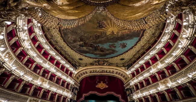 Una veduta del teatro San Carlo. Ansa