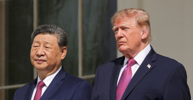 Da sinistra, il presidente cinese Xi Jinping insieme al suo omologo statunitense Donald Trump REUTERS/Jonathan Ernst/File Photo
