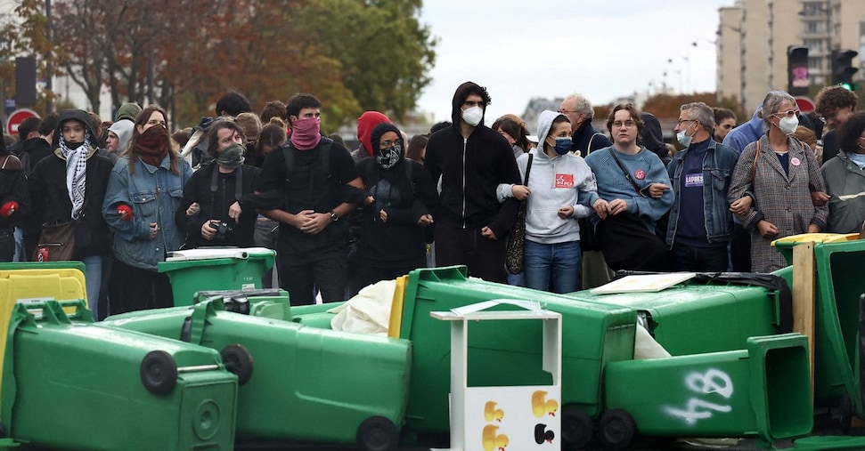 Francia, nuove proteste degli studenti: chiusi 200 licei. In piazza anche Greta Thunberg