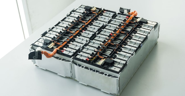 Batteria al litio di una macchina elettrica (Adobe Stock)
