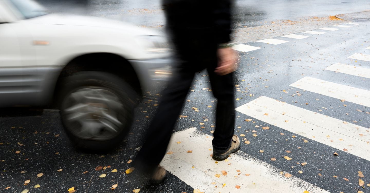 Nuovo Codice della strada, il pedone sulle strisce dovrà fermarsi e verificare di essere stato visto