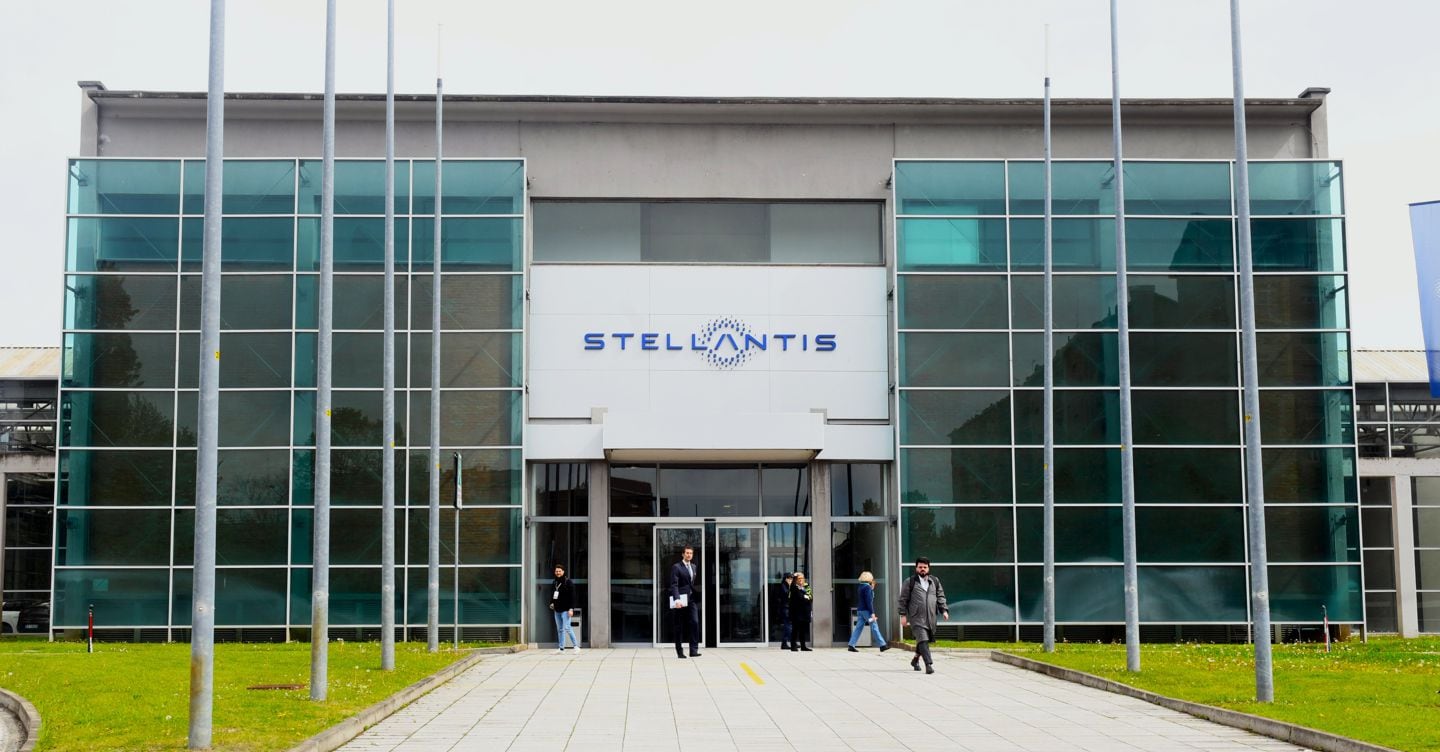 Stellantis, incontro con i sindacati, nuovo motore ibrido a Pratola Serra Stellantis, incontro con i sindacati, nuovo motore ibrido a Pratola Serra