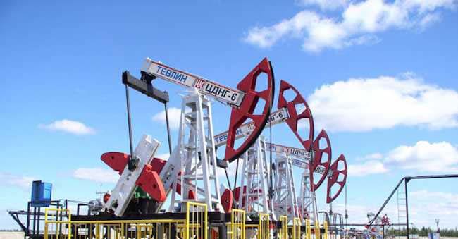 RAFFINERIA LUKOIL RAFFINERIE PETROLIO CARBURANTE CARBURANTI GREGGIO IDROCARBURI IDROCARBURO BENZINA IMPIANTO IMPIANTI ESTRAZIONE TRIVELLA TRIVELLE POZZO POZZI PETROLIFERO PETROLIFERI NUOVE SANZIONI CONTRO IL PETROLIO RUSSO - FOTO ARCHIVIO 7146