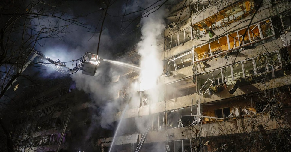 Trump contro Zelensky: con attacchi a raffinerie aumenta prezzi del petrolio. Nuovi raid russi su infrastrutture energetiche Trump contro Zelensky: con attacchi a raffinerie aumenta prezzi del petrolio. Nuovi raid russi su infrastrutture energetiche
