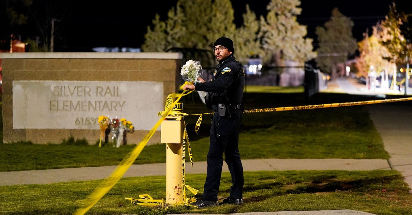 Oregon, sparatoria in una scuola elementare: quattro morti. L’aggressore aveva 16 anni