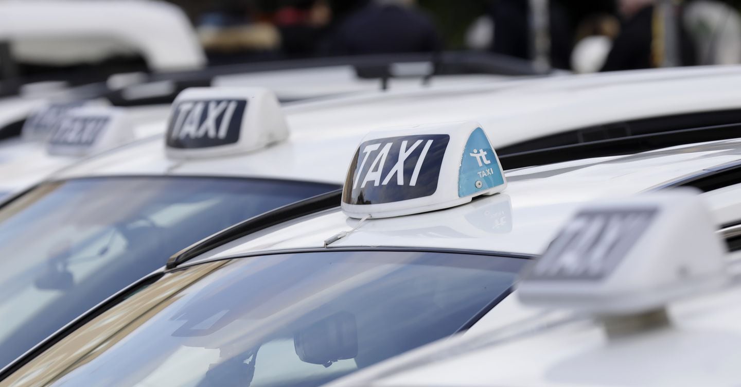 Taxi: più licenze a Roma e Milano, ma solo 3,5 auto per 1.000 abitanti