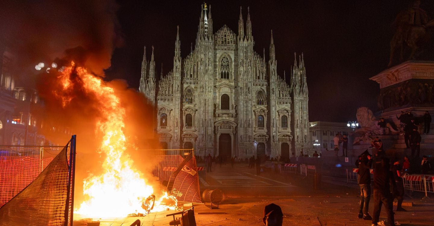 Rabbia e proteste in piazza in Italia. I video
