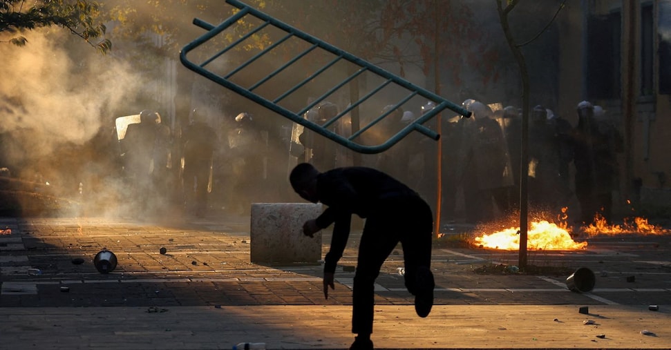 Tirana brucia e Rama accusa: «Dietro le proteste Mosca e Teheran»
