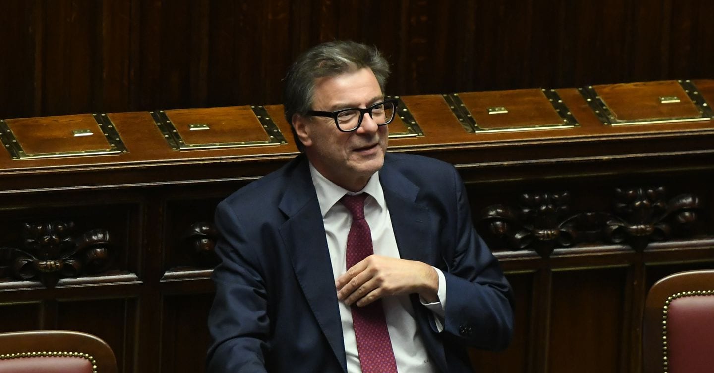 La manovra slitta, slalom del Governo tra risorse ridotte e negoziato con la Ue La manovra slitta, slalom del Governo tra risorse ridotte e negoziato con la Ue