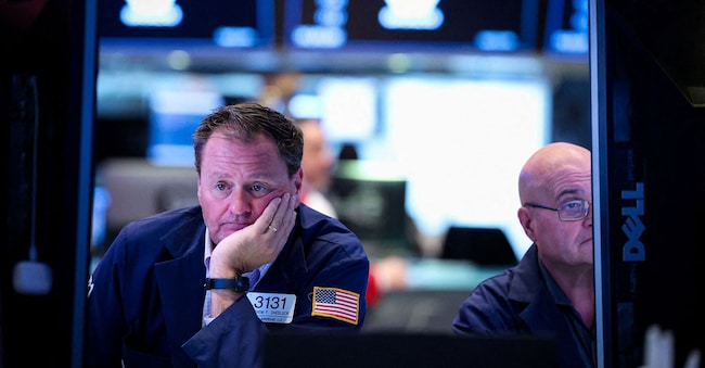 FOTO D'ARCHIVIO: Operatori al lavoro nella sala delle contrattazioni della Borsa di New York (NYSE) a New York City, Stati Uniti, il 28 settembre 2026.  REUTERS/Brendan McDermid/Foto d'archivio REUTERS