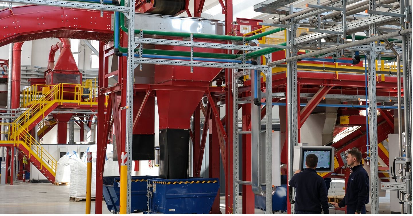 Immagine associata alla notizia: Riciclo plastica rigida, Aliplast (Hera) inaugura impianto da 49 milioni