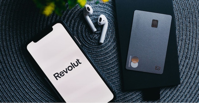 REVOLUT CARTA PREPAGATA DI CREDITO SERVIZI FINANZIARI APP PAGAMENTO PAGAMENTI IMAGOECONOMICA