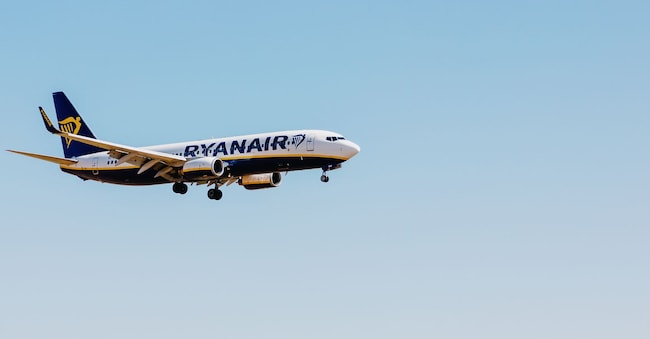 Valladolid, Spain - March 4, 2023: Boeing 737 Ryanair flight FR6320 from Barcelona lands at Valladolid airport. Alexey Bakharev - stock.adobe.com