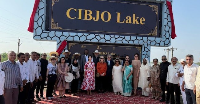 Un momento dell’inaugurazione del lago dedicato alla Cibjo, nel territorio del villaggio di Luvariya, nello Stato del Gujarat.