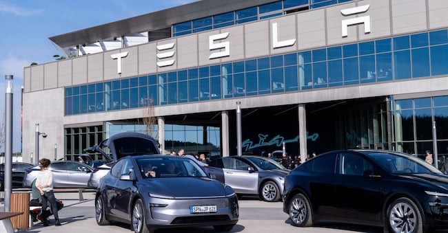 TESLA AUTO AUTOMOBILE AUTOMOBILI ELETTRICHE AUTONOME INDUSTRIA AUTOMOTIVE IMAGOECONOMICA