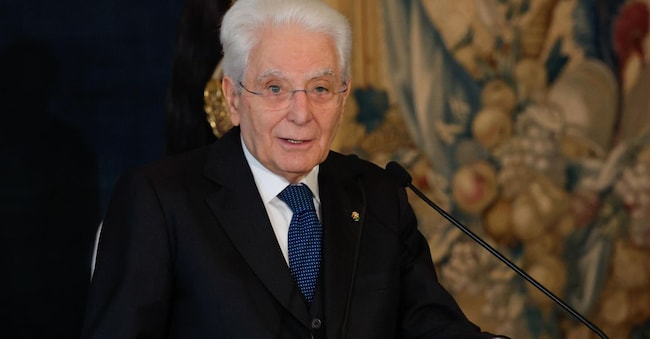 Il presidente della Repubblica Sergio Mattarella al Quirinale durante la cerimonia di consegna delle insegne di Cavaliere dell'Ordine. (Ansa)