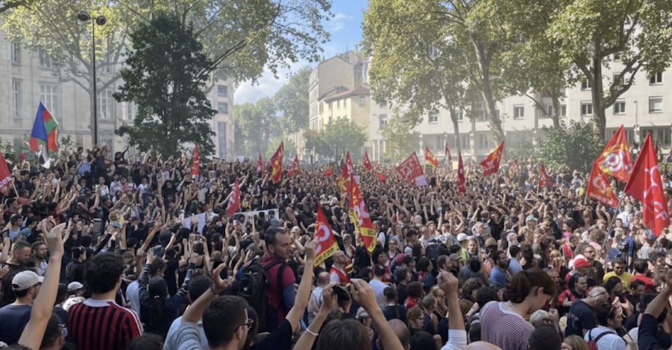 Francia, le voci dei liceali in protesta contro una scuola che alimenta le disuguaglianze Francia, le voci dei liceali in protesta contro una scuola che alimenta le disuguaglianze