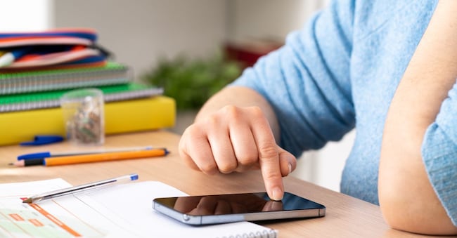Streaming, social media e gaming si contendono ogni minuto dello spazio di attenzione delle Gen Z e Alfa cunaplus - stock.adobe.com