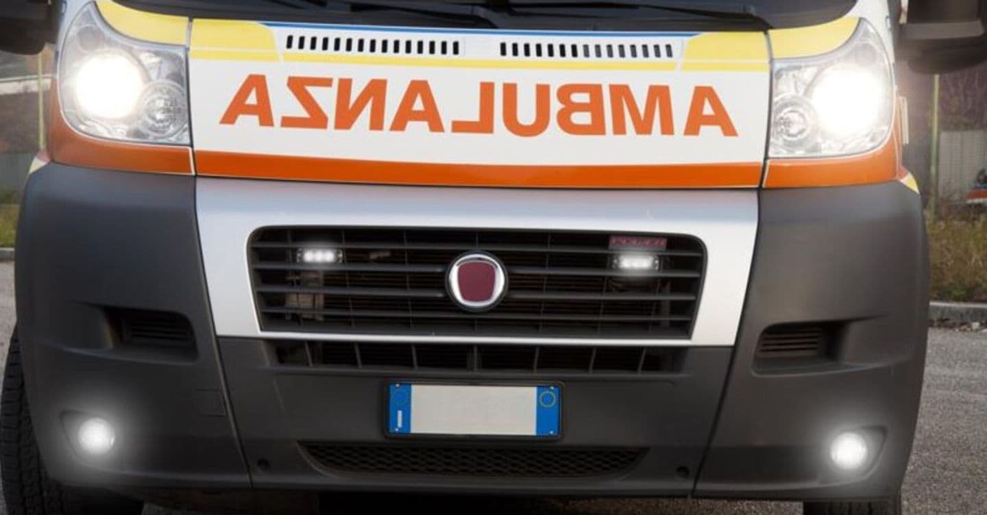 Il muletto si ribalta, incidente mortale sul lavoro nel Salernitano