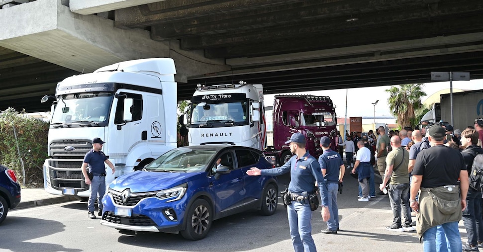 Protesta dei Tir, rimossi i blocchi stradali anche in Campania