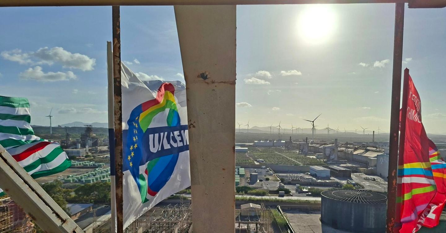 Eurallumina, stop all’occupazione a 60 metri in attesa della riunione al Mimit Eurallumina, stop all’occupazione a 60 metri in attesa della riunione al Mimit