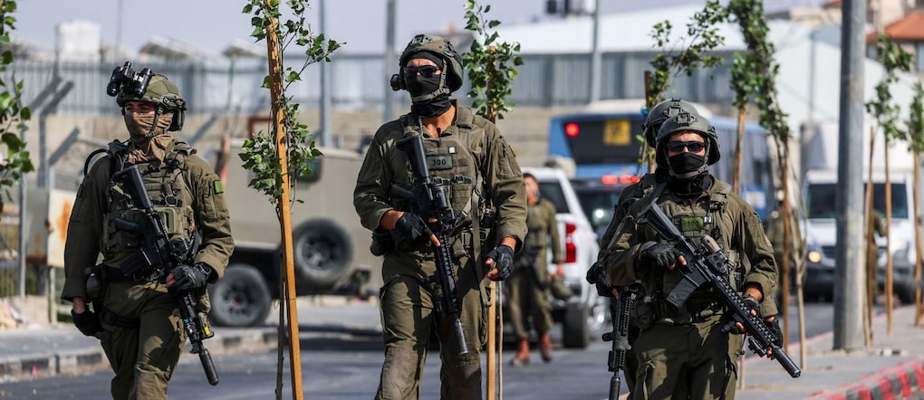 Soldati isreaeliani a Hebron REUTERS
