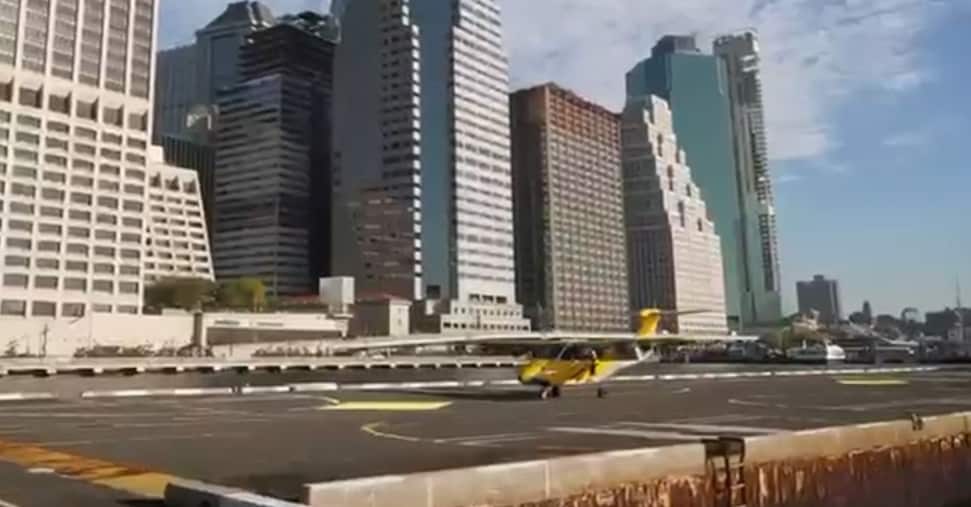 A Manhattan l’aereo che atterra dove parcheggiano gli elicotteri A Manhattan l’aereo che atterra dove parcheggiano gli elicotteri