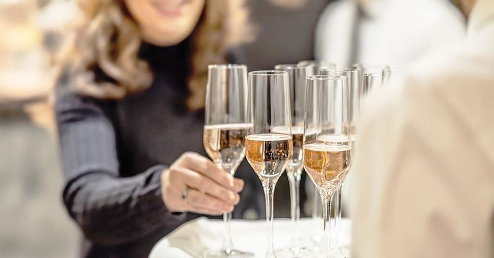 Per godersi un bicchiere di vino non c’è bisogno di un format (soprattutto se diventa una messa in scena)